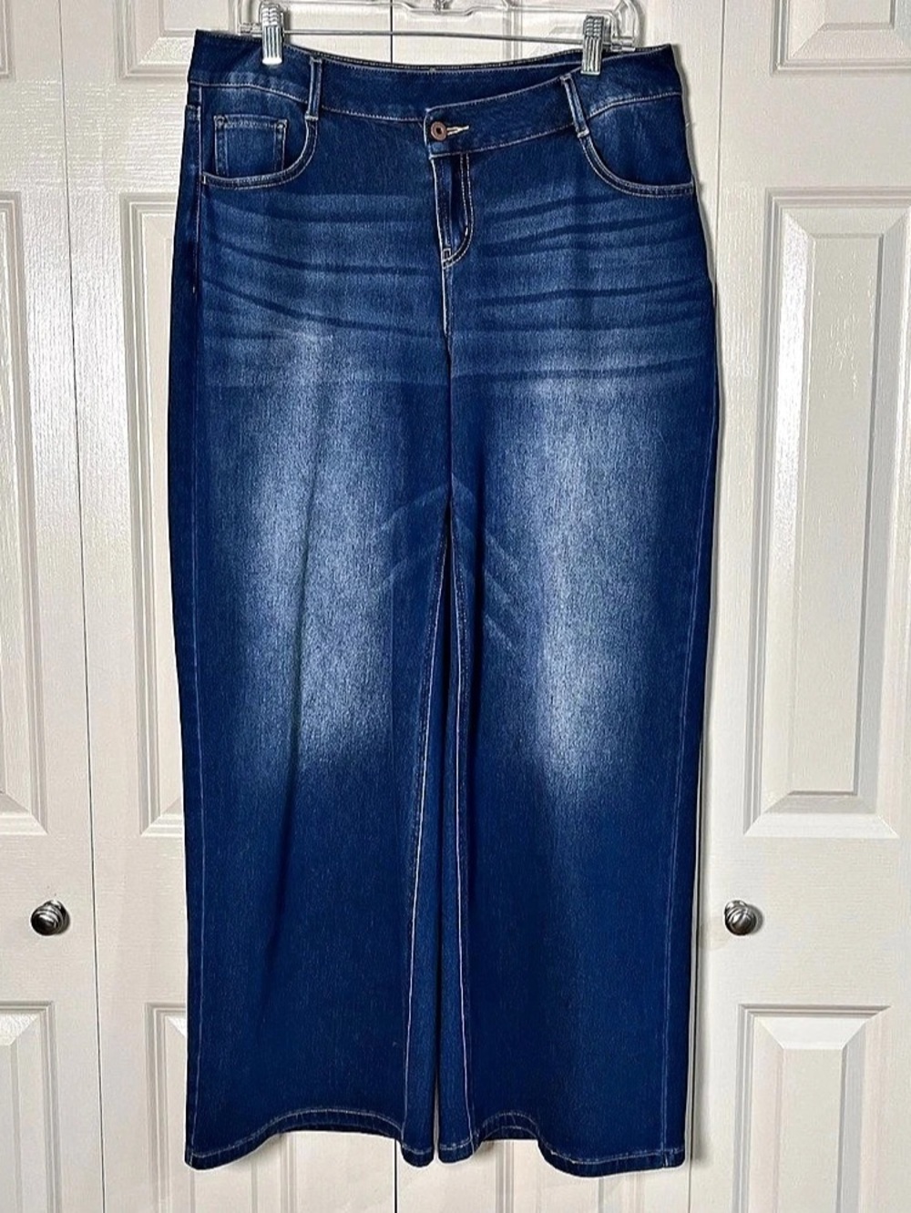 Halara Stretch Wide Leg
Denim Pants Blue High Rise Fading Whiskering Size Large